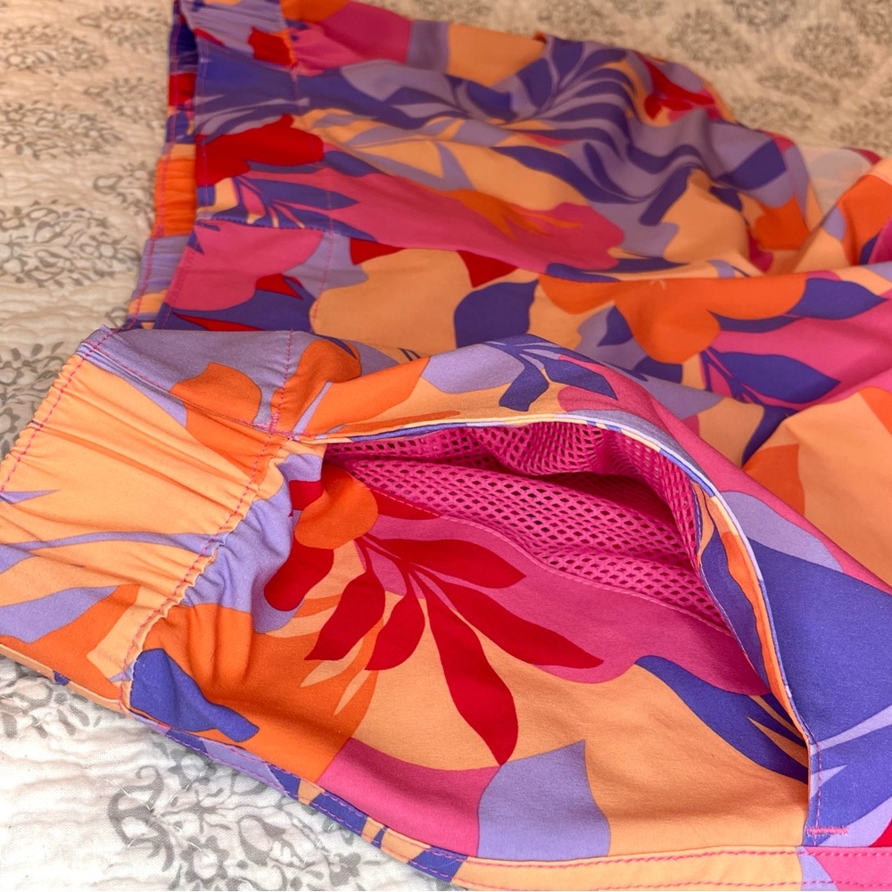 Columbia Pleasant Creek Colorful Floral Women's Athletic Shorts like new, Large - Picture 6 of 9
